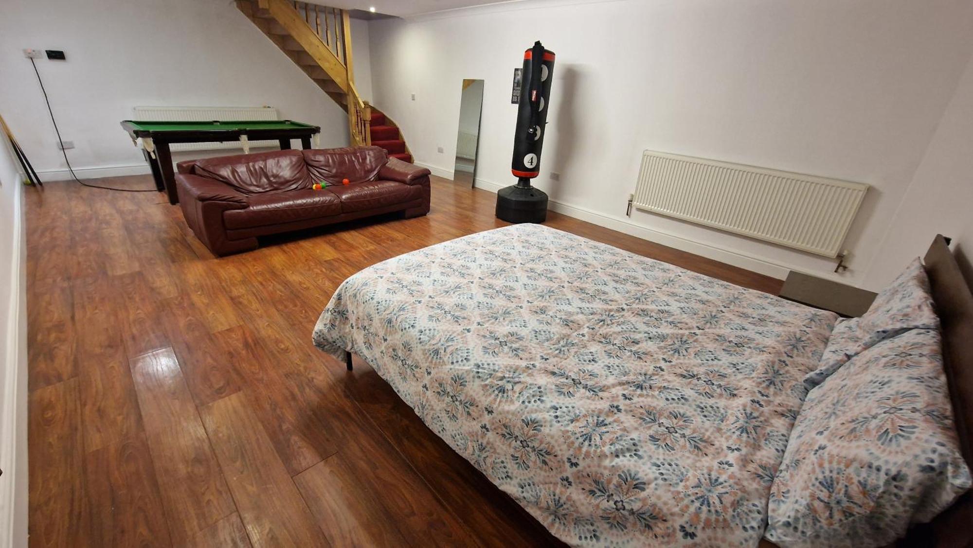 Large Annexe With Games Room Pool Table Ping Pong Air Hockey Movie Projector Windsor Bagian luar foto