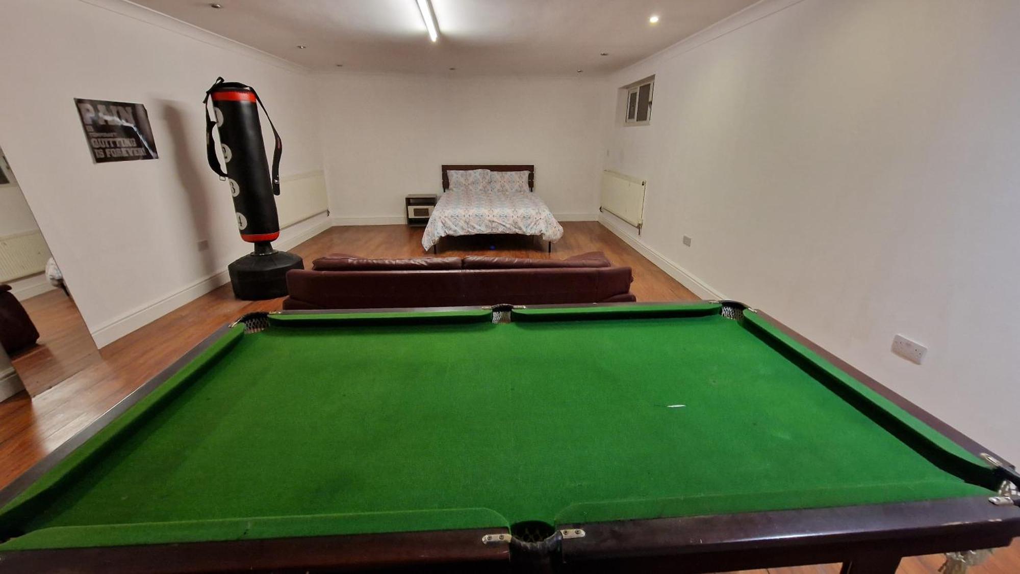 Large Annexe With Games Room Pool Table Ping Pong Air Hockey Movie Projector Windsor Bagian luar foto
